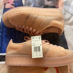 Adidas jelly super stars in the color peach